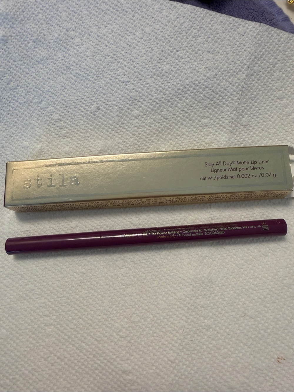 Stila Resilience Matte Lip Liner in resilience